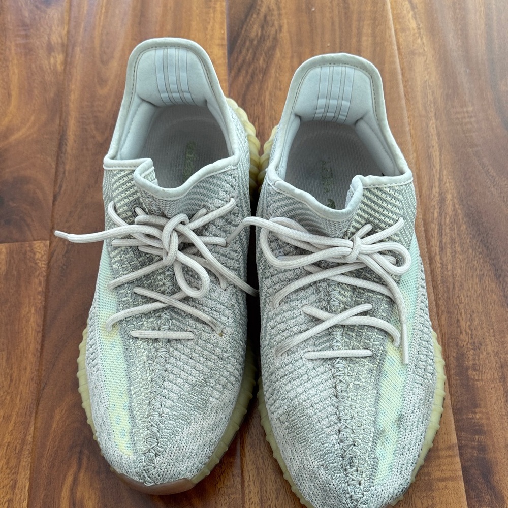 Men’s Yeezy Boost Light Gray Knit Sneakers size 10 1/2